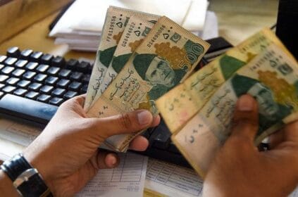 Pakistan Sets January 2028 Deadline to Eliminate Interest-Based Banking